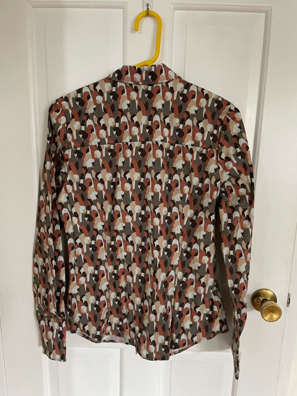 Simons Vision Abstract Print Button-Up Blouse in Brown, Tan, Coral, Cream - Picture 2 of 3